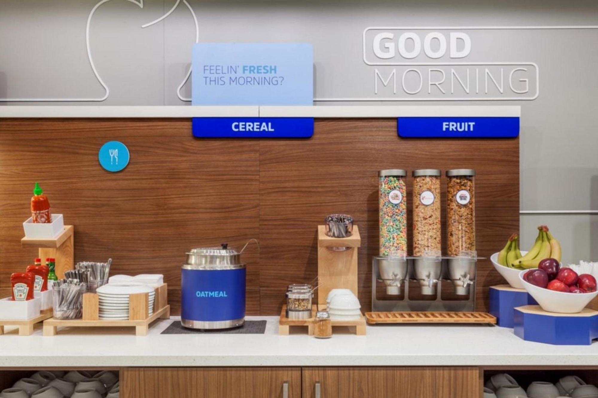Holiday Inn Express & Suites Chicago Schaumburg By Ihg Екстер'єр фото
