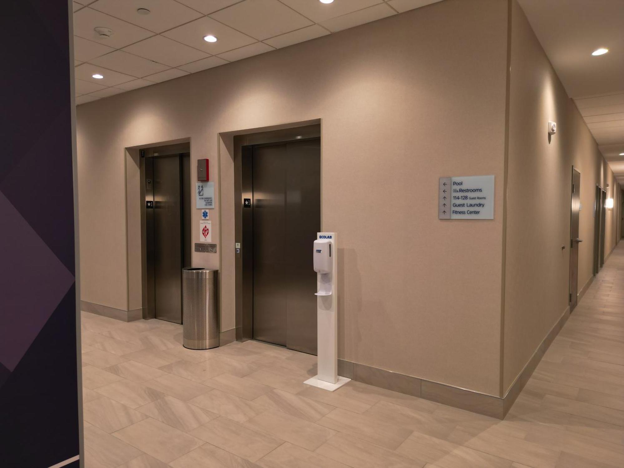 Holiday Inn Express & Suites Chicago Schaumburg By Ihg Екстер'єр фото